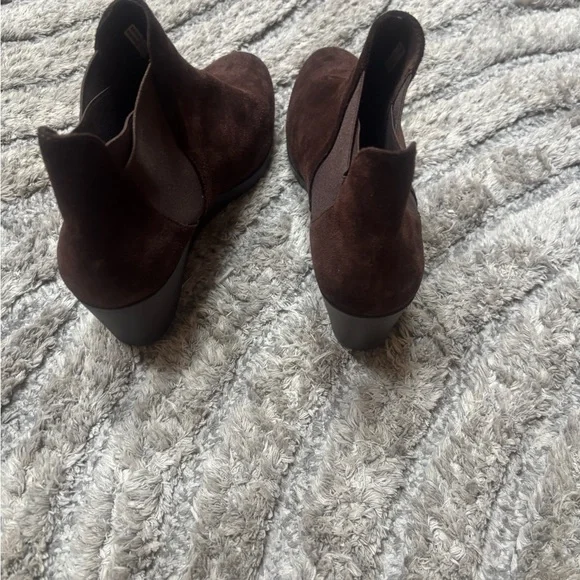 Crocs Suede Ankle Boots – Dark Brown, Size 9, Worn Once, Excellent Condition - Picture 3 of 7